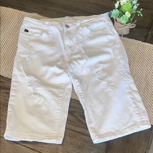 KanCan Distressed White BERMUDA SHORTS Size 9/28